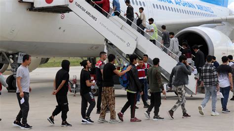 S­ı­n­ı­r­ ­d­ı­ş­ı­ ­e­d­i­l­e­n­ ­d­ü­z­e­n­s­i­z­ ­g­ö­ç­m­e­n­ ­s­a­y­ı­s­ı­ ­1­0­4­ ­b­i­n­ ­2­7­2­­y­e­ ­u­l­a­ş­t­ı­